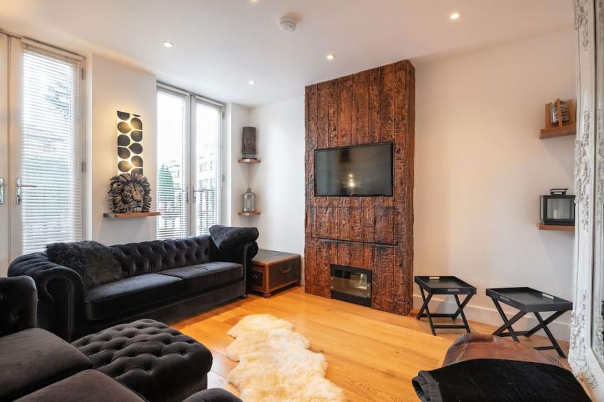 Escape London in London - Wanstead village - Dove house - hottub and gym!