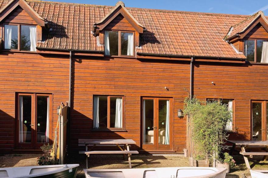 2 bedroom accommodation in Wayford Bridge, near Stalham