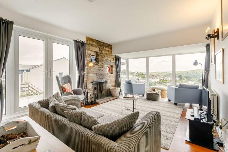 Pencarrow - Four Bedroom House, Sleeps 6