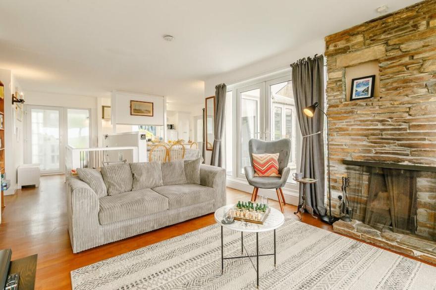 Pencarrow - Four Bedroom House, Sleeps 6