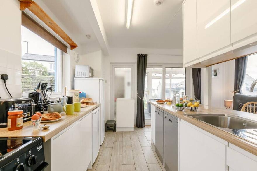 Pencarrow - Four Bedroom House, Sleeps 6