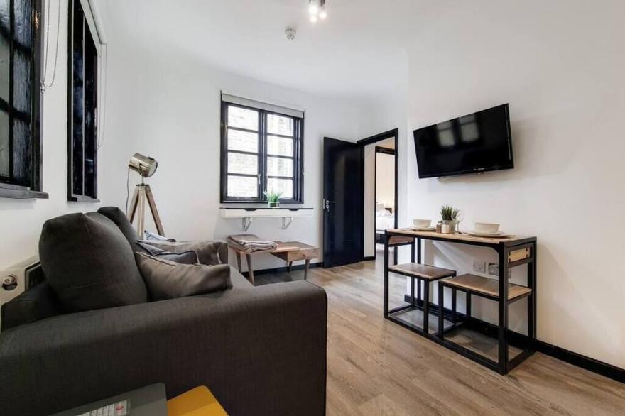*BRAND NEW* Modern apartment in London Paddington.