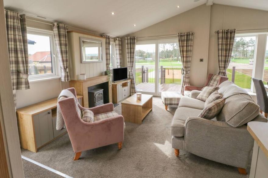 SEA HOLLY LODGE, pet friendly, with a garden in Runswick Bay