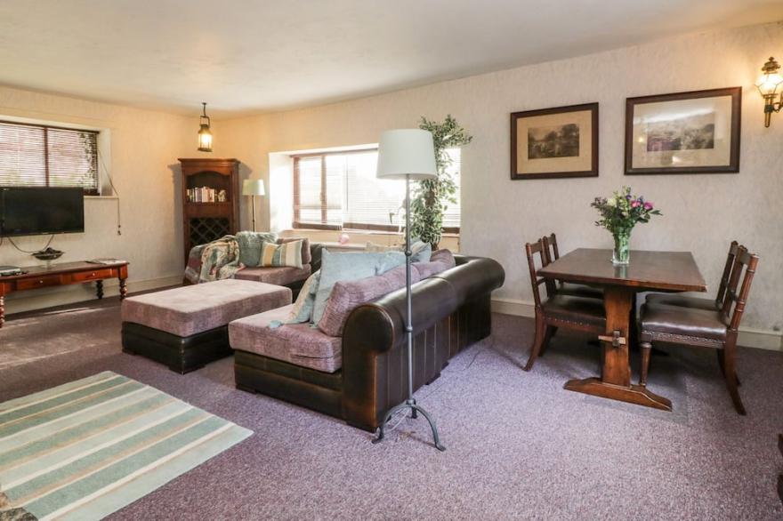 SWALLOWS NEST AT MAGNOLIA LAKE, family friendly in Dawlish