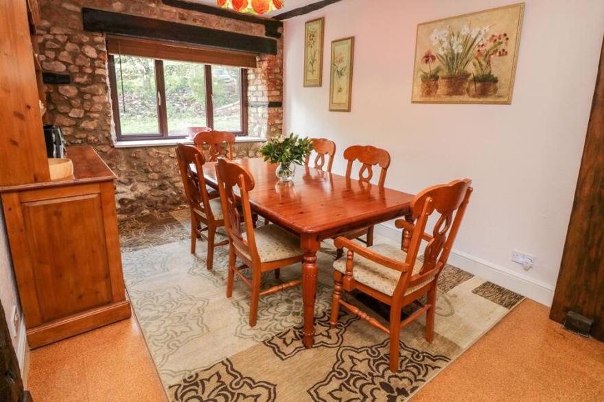 SWALLOWS NEST AT MAGNOLIA LAKE, family friendly in Dawlish