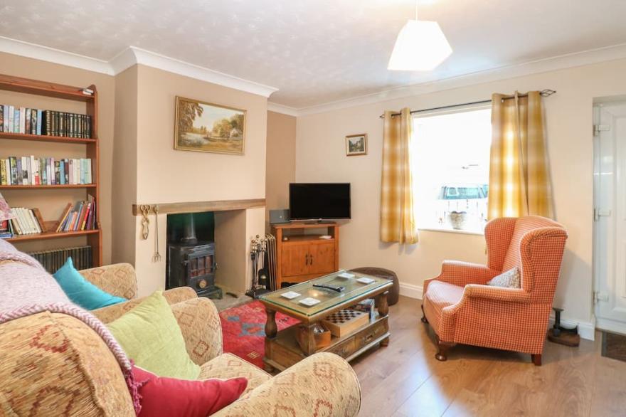 ROSE COTTAGE, pet friendly, country holiday cottage in Downham Market