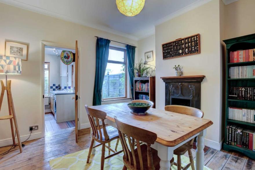 Super quirky pet friendly home with free parking