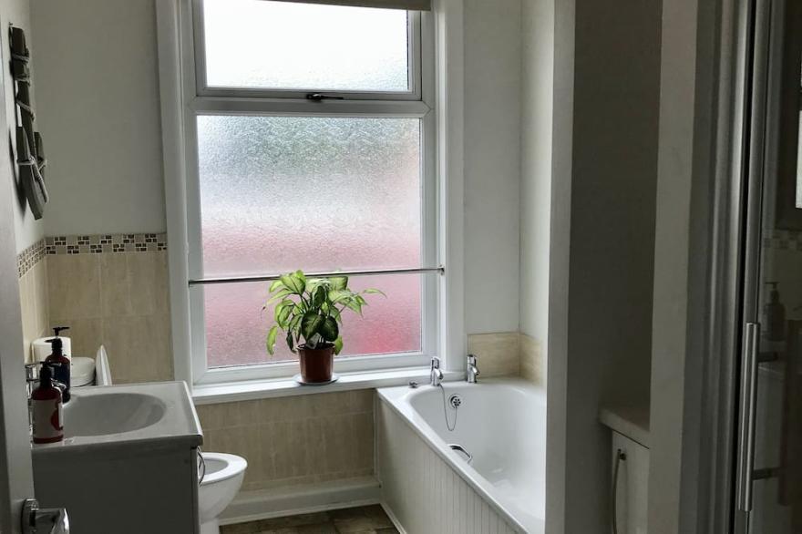 3 bedroom house close to M6 & M55