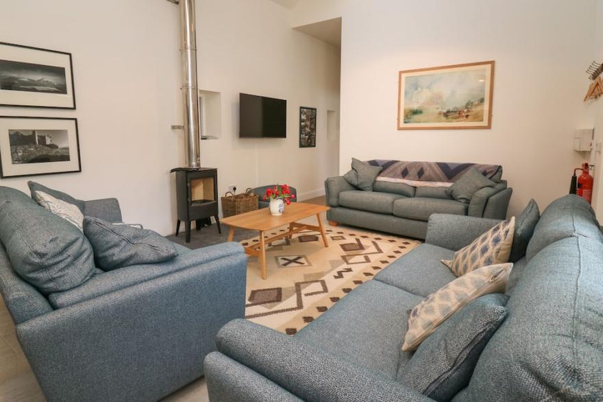 THE OLD CARRIAGE COURT, pet friendly, with open fire in Kidwelly