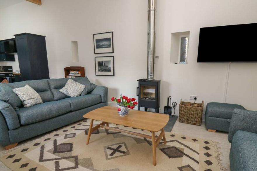 THE OLD CARRIAGE COURT, pet friendly, with open fire in Kidwelly