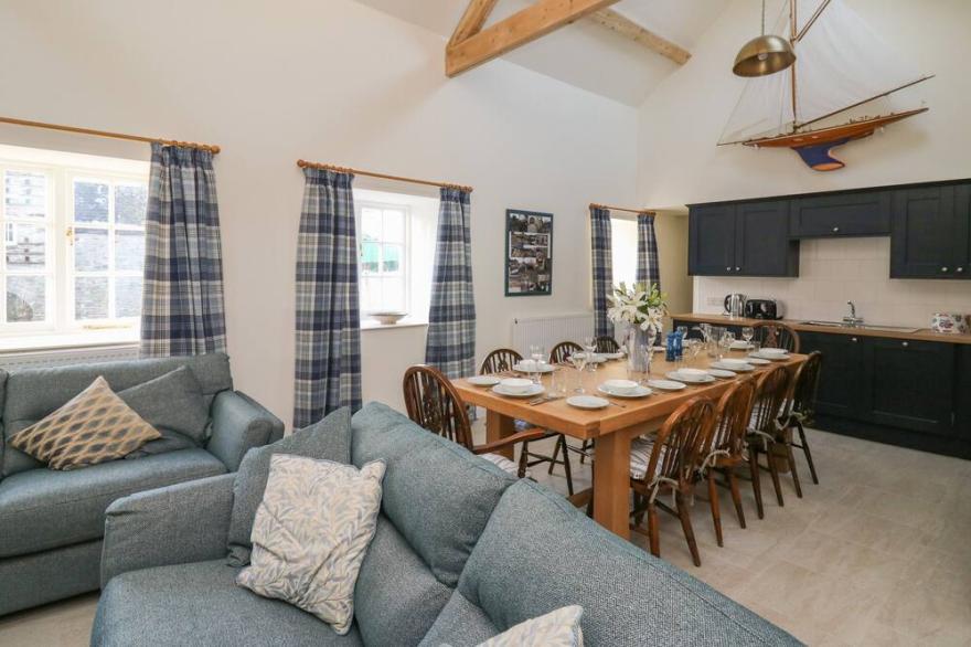 THE OLD CARRIAGE COURT, pet friendly, with open fire in Kidwelly