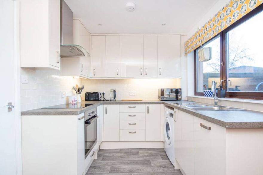 2 Bedroom Holiday Home in The Heart of the Highlands