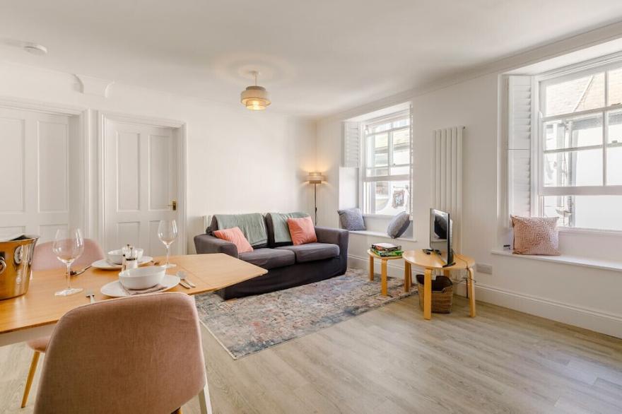 Mor Apartment - One Bedroom Apartment, Sleeps 2