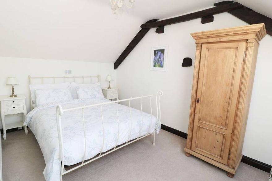 THE OLD POTTING SHED, family friendly in Kirkbymoorside