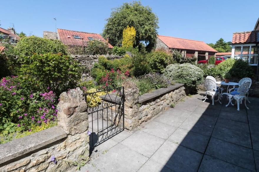 THE OLD POTTING SHED, family friendly in Kirkbymoorside