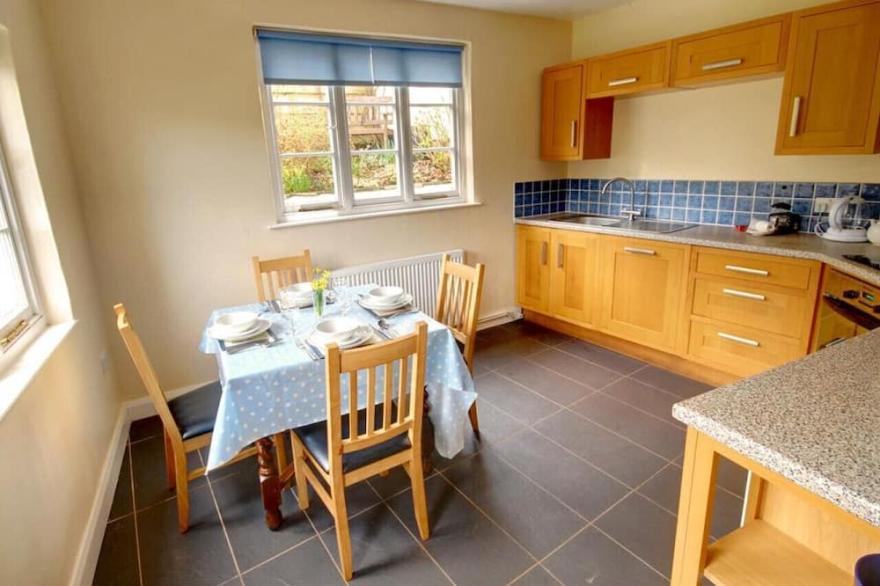 Peppercombe Holt - Three Bedroom House, Sleeps 4