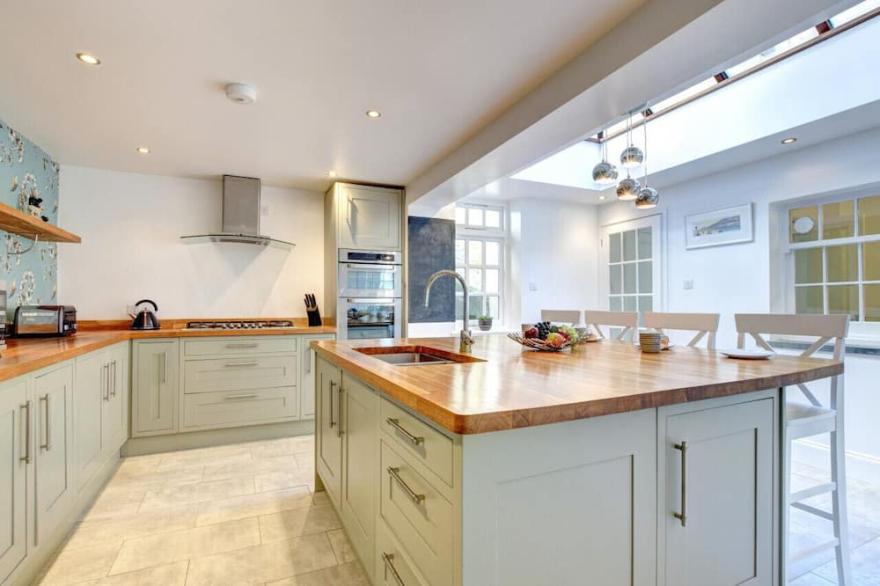 Ivydene - Four Bedroom House, Sleeps 8