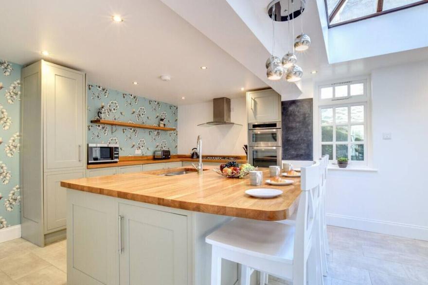 Ivydene - Four Bedroom House, Sleeps 8