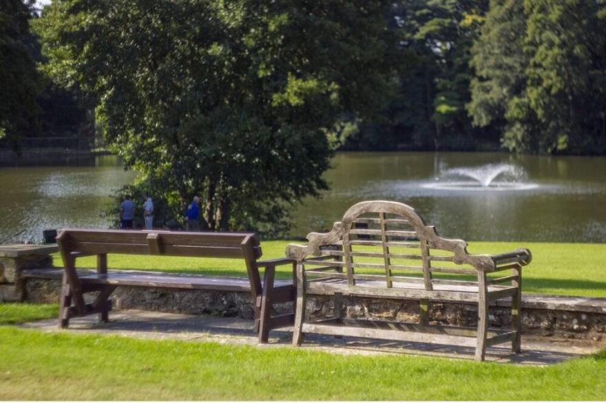 Lakes and woodlands Overstone Holiday Park