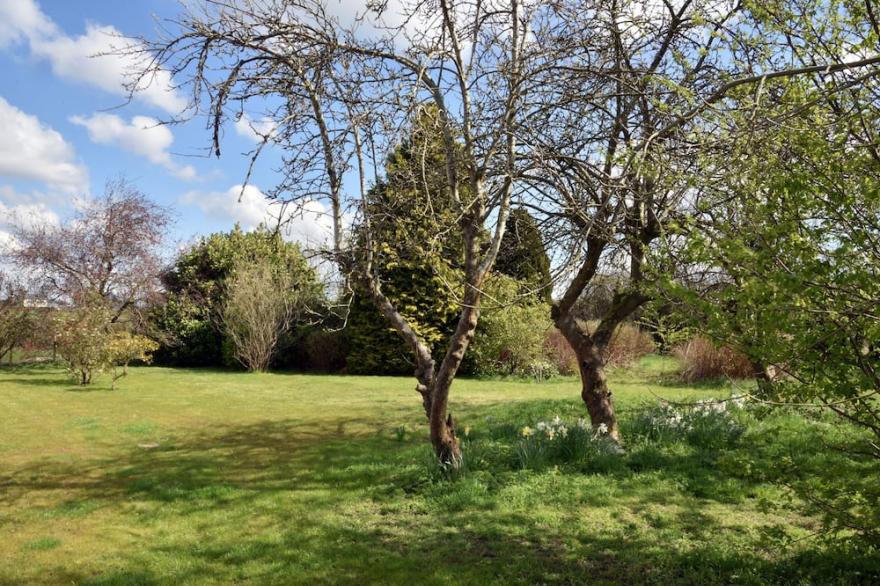 FORRESTER HOUSE, pet friendly, character holiday cottage in Wem
