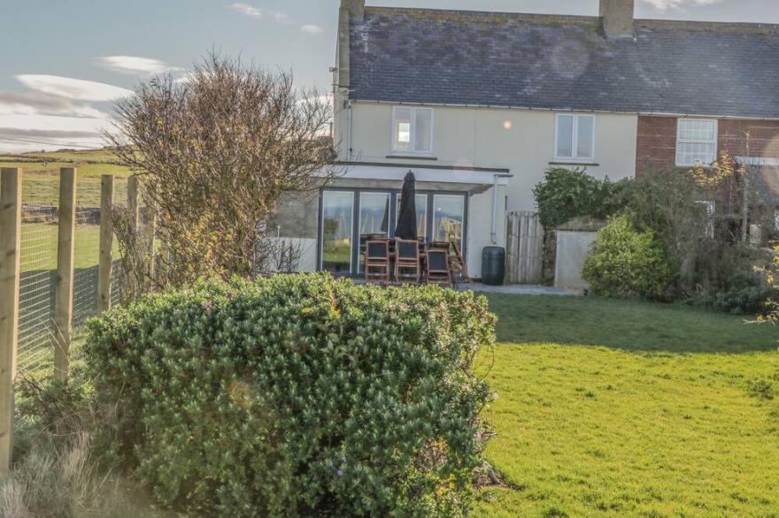 VOEBROCH, pet friendly, character holiday cottage in Lythe