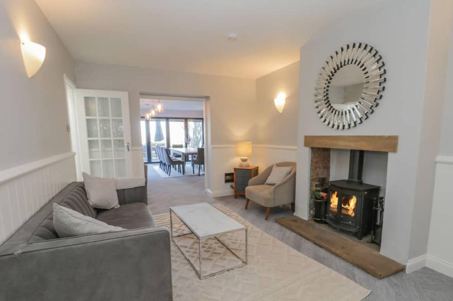 VOEBROCH, pet friendly, character holiday cottage in Lythe