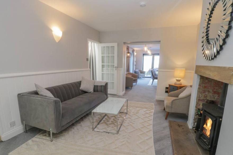 VOEBROCH, pet friendly, character holiday cottage in Lythe