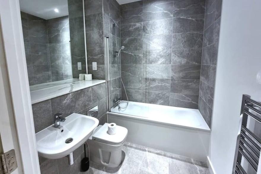 Millionaires Pad - 2 bedroom Service Apartment