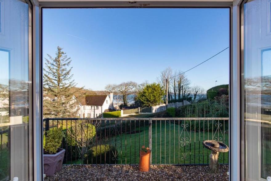 Four Oaks - Sea Views, Parking, Enclosed Garden, Dog Friendly