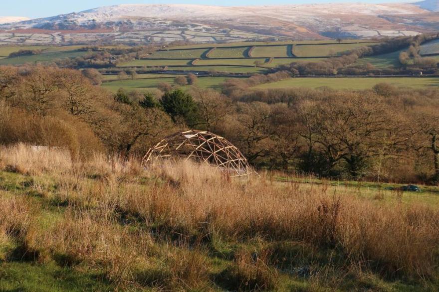 BRACKEN COTTAGE, pet friendly, with a garden in Bridestowe