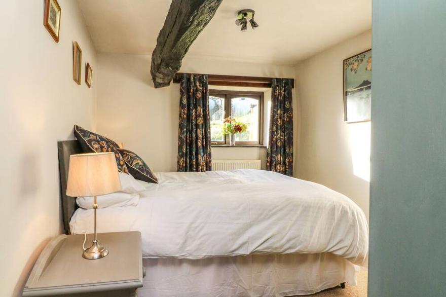 BRACKEN COTTAGE, pet friendly, with a garden in Bridestowe
