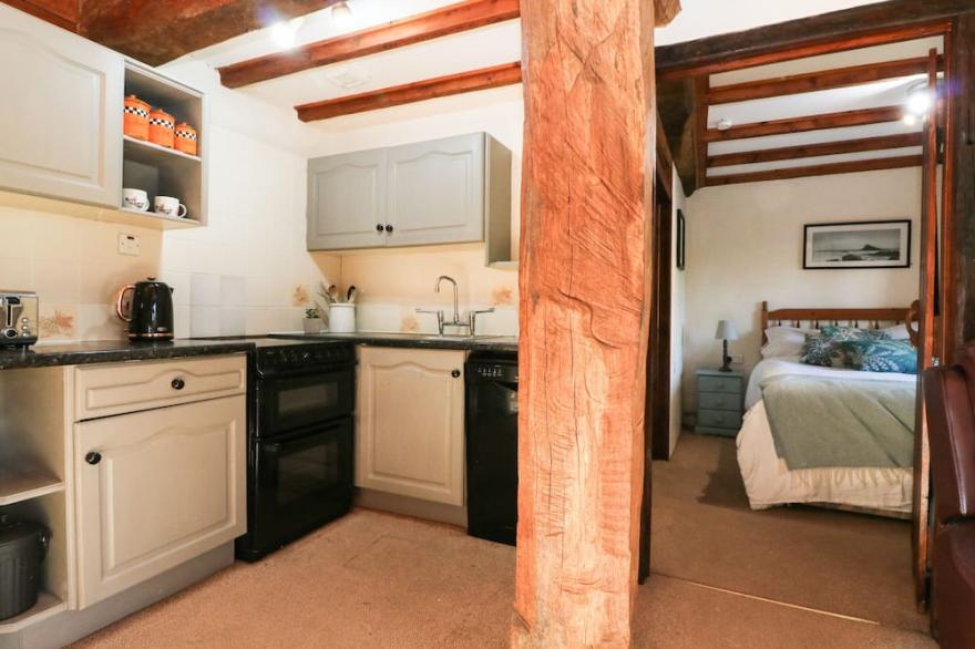 THRESHERS, pet friendly, character holiday cottage in Bridestowe