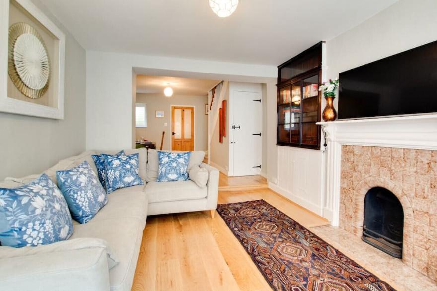Lester House - Two Bedroom House, Sleeps 4