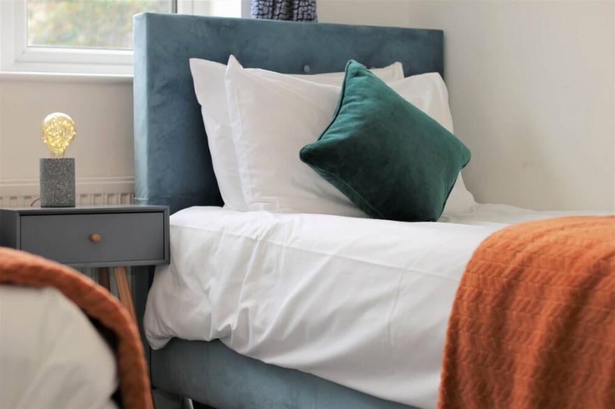 Thesiger 1 (Sleeps 6)