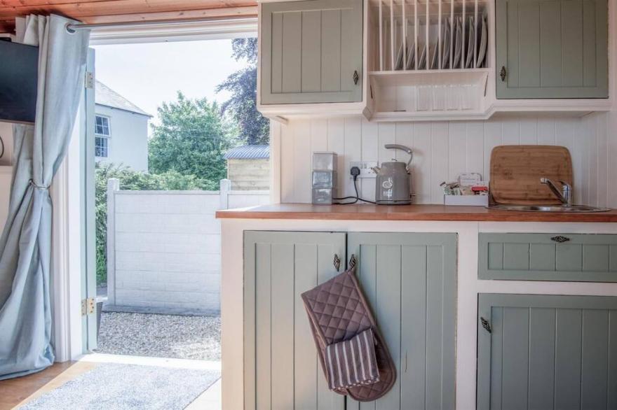 Willow - 1 Bedroom Shepherd's Hut - Amroth