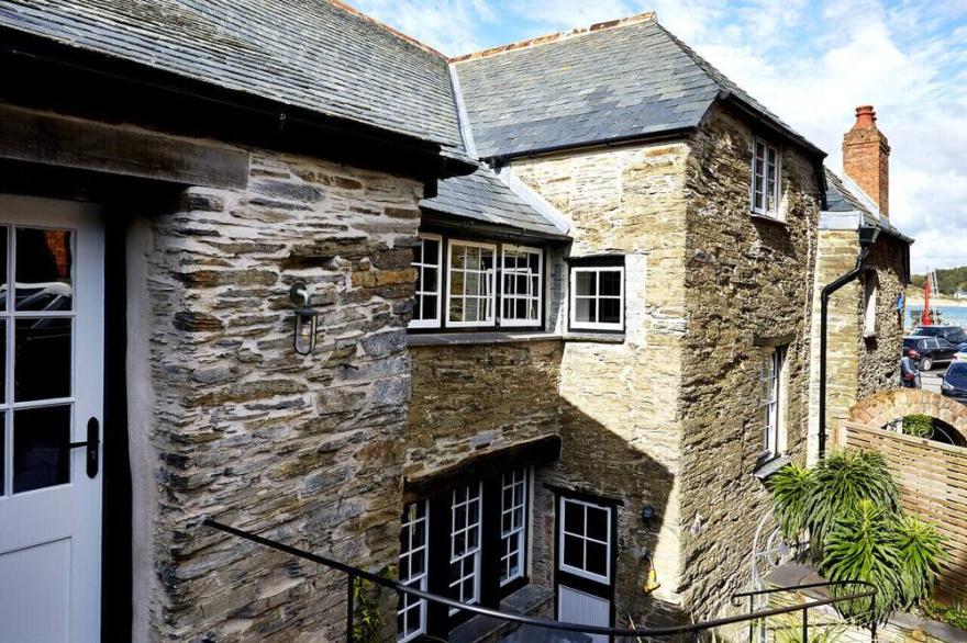 Court House - Five Bedroom House, Sleeps 10