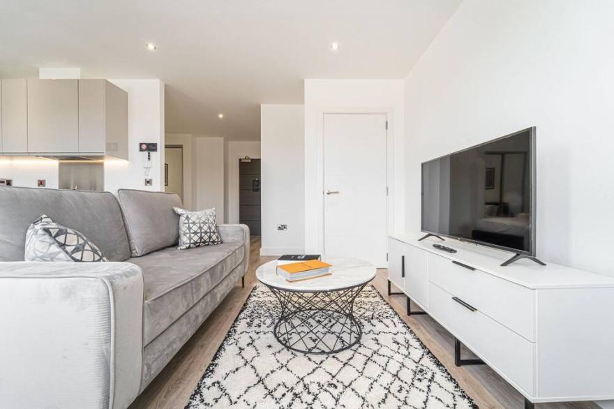 Seven Living Residences Solihull - Modern Studios close to NEC and BHX