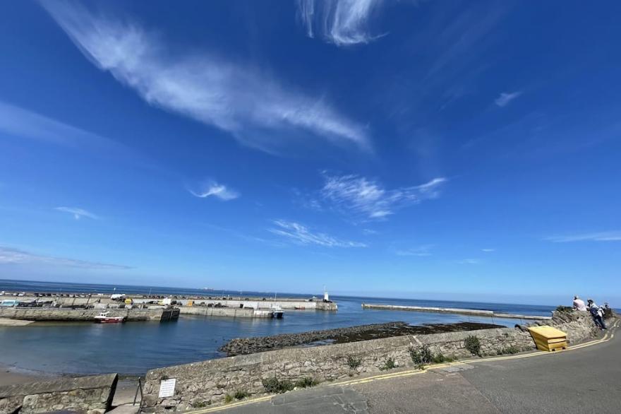 Beautiful fully refurbished cottage in bustling Seahouses