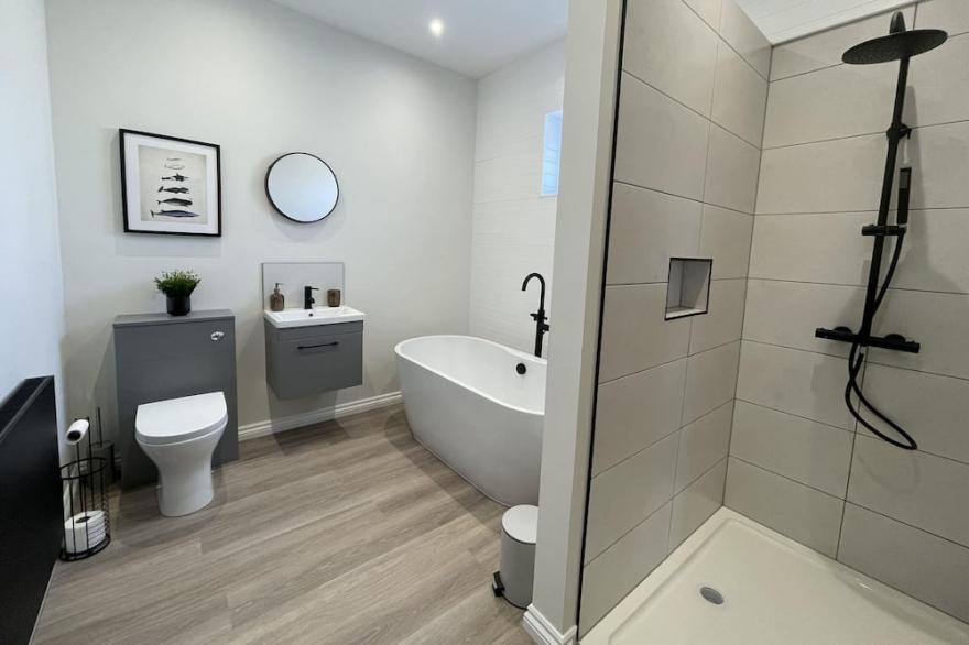 Beautiful fully refurbished cottage in bustling Seahouses