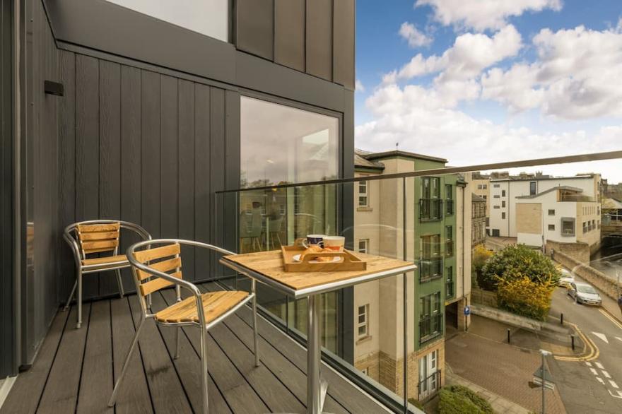 ALTIDO Airy 3-bed apt near Royal Botanic Garden