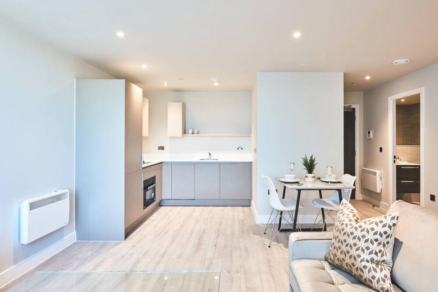 Seven Living Bracknell - Luxurious & Chic Studio Apartments