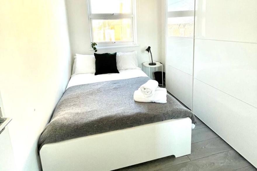Wokingham Stylish and Spacious 3 Bedroom Townhouse 35