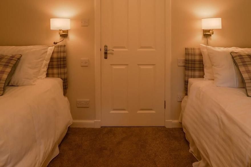 Cunninghame Cottage - Family Friendly Cottage on the Beautiful Blairquhan Estate