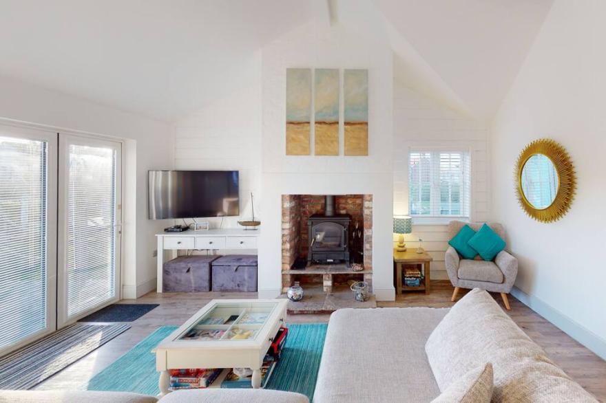 Skylark -  a beach house that sleeps 5 guests  in 2 bedrooms