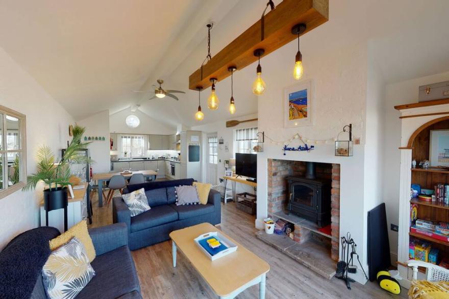 Luna Azul -  a beach house that sleeps 8 guests  in 3 bedrooms