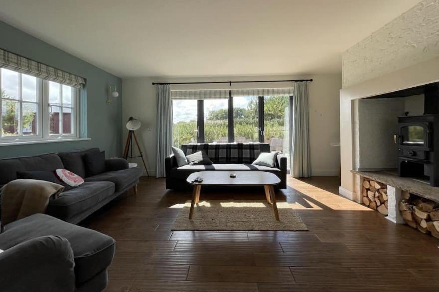 Caramel Cottage -  a cottage that sleeps 6 guests  in 3 bedrooms