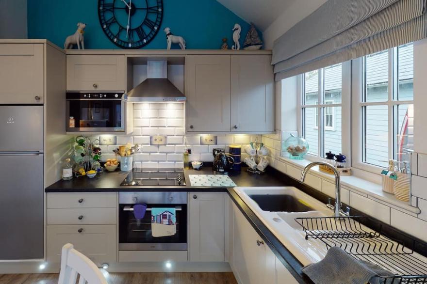 Salty Dog -  a beach house that sleeps 4 guests  in 2 bedrooms