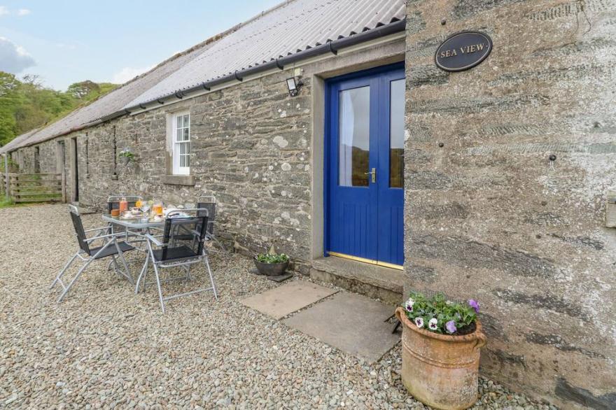 SEAVIEW-BARSLOISNACH COTTAGE, family friendly in Kilmartin