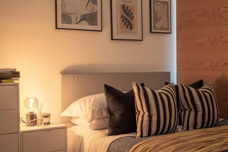 Stunningly designed luxury flat + 2 parking spaces