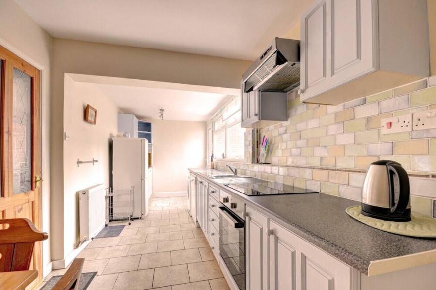 Shoal Cottage - Four Bedroom House, Sleeps 8